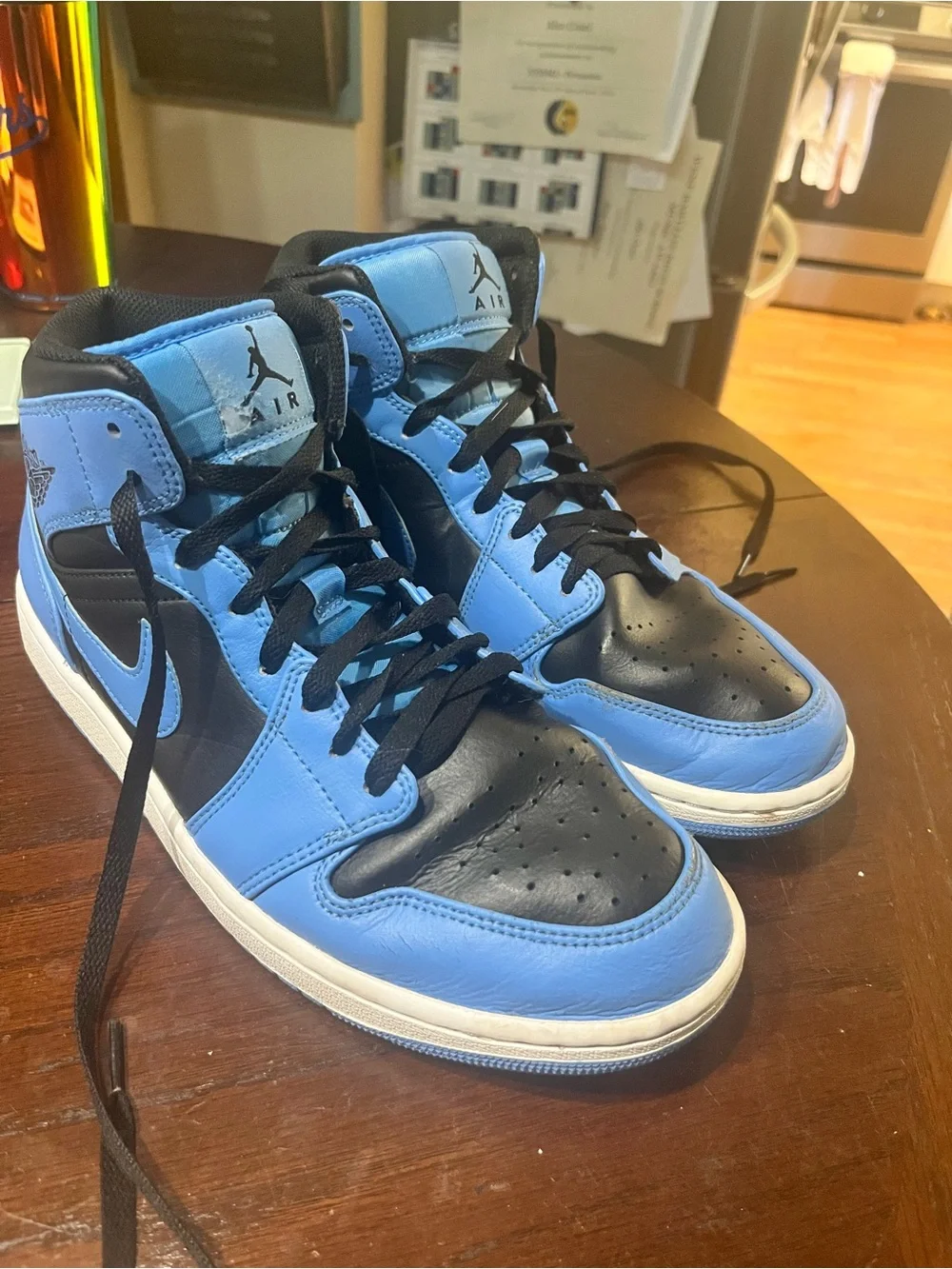 Nike Air Jordan 1 Mid: University Blue